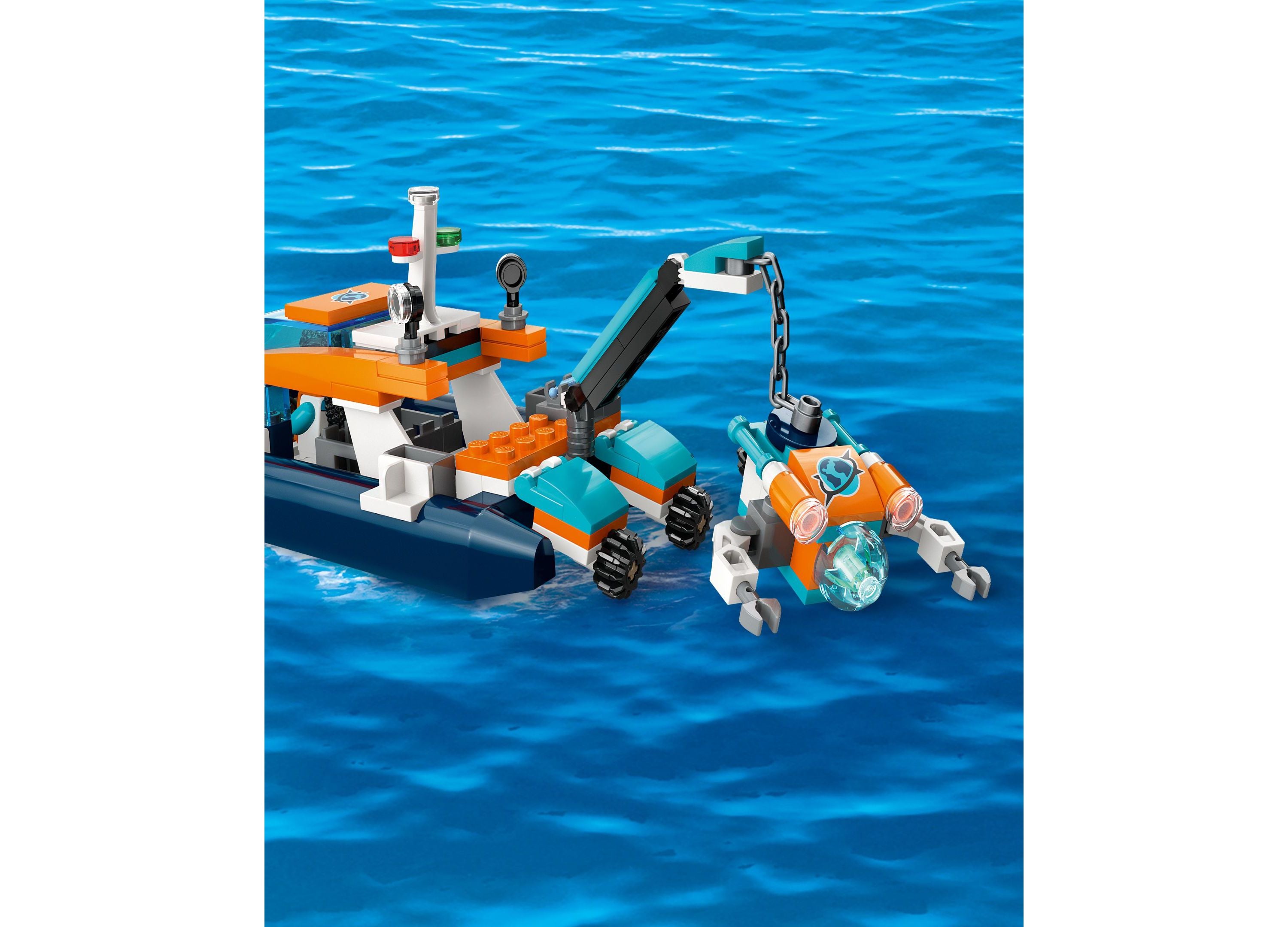 Boat and sea set online