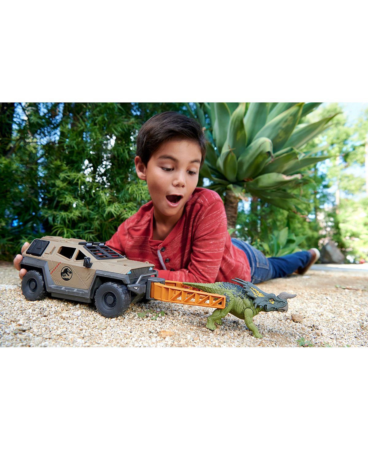 Jurassic World Mission Mayhem Truck with Detachable Claw and Einiosaurus Figure