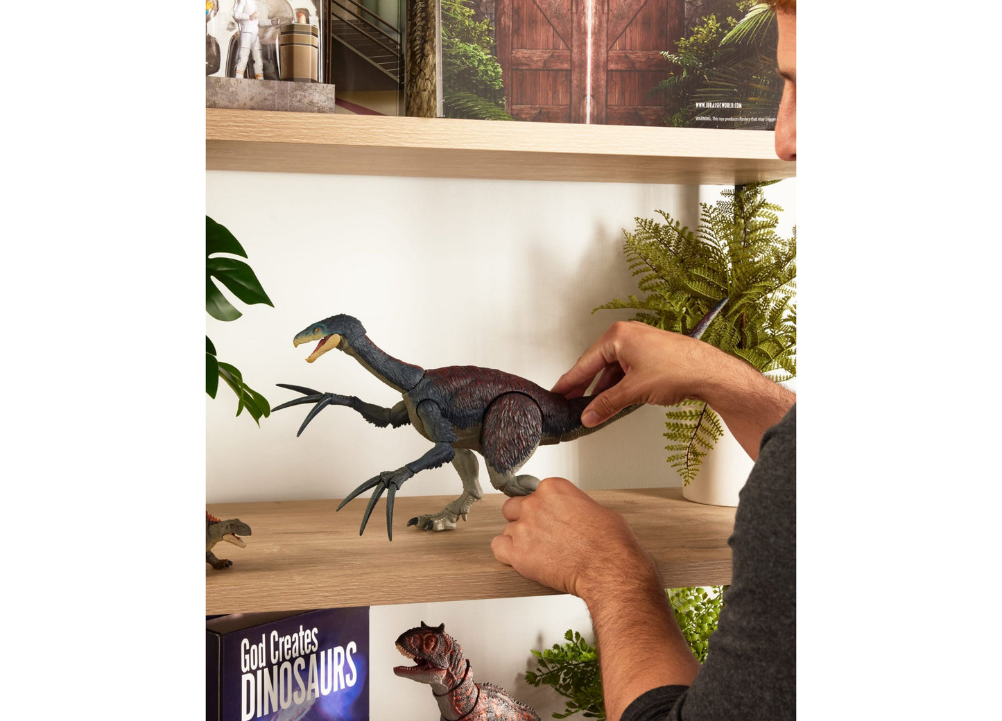 Jurassic World Hammond  Therizinosaurus Action Figure