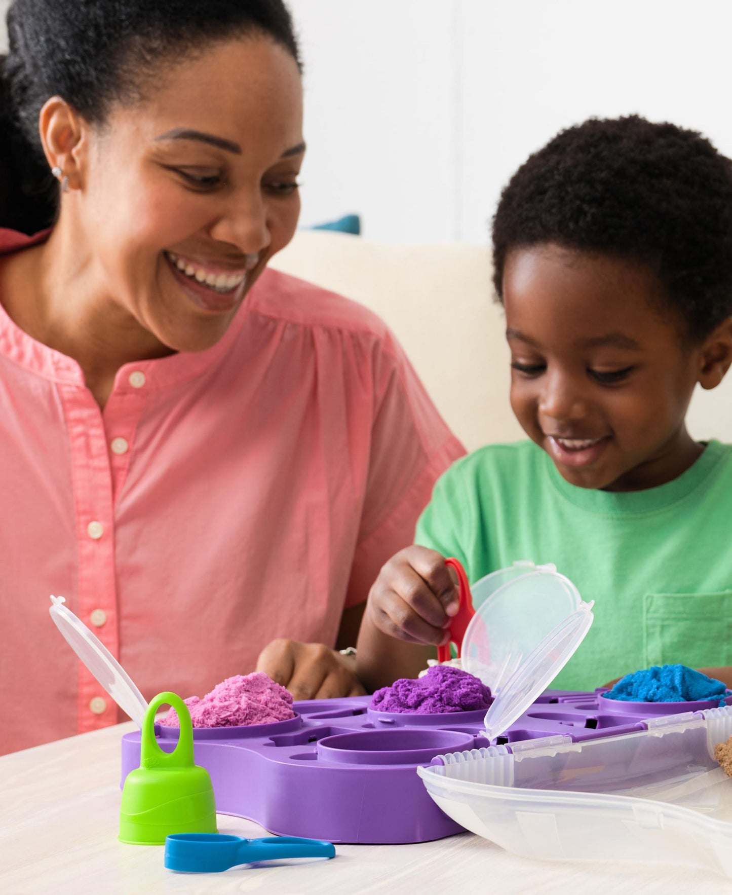 Kinetic Sand - Variety Case with Beach Sensory Toys - Colorful Play Series