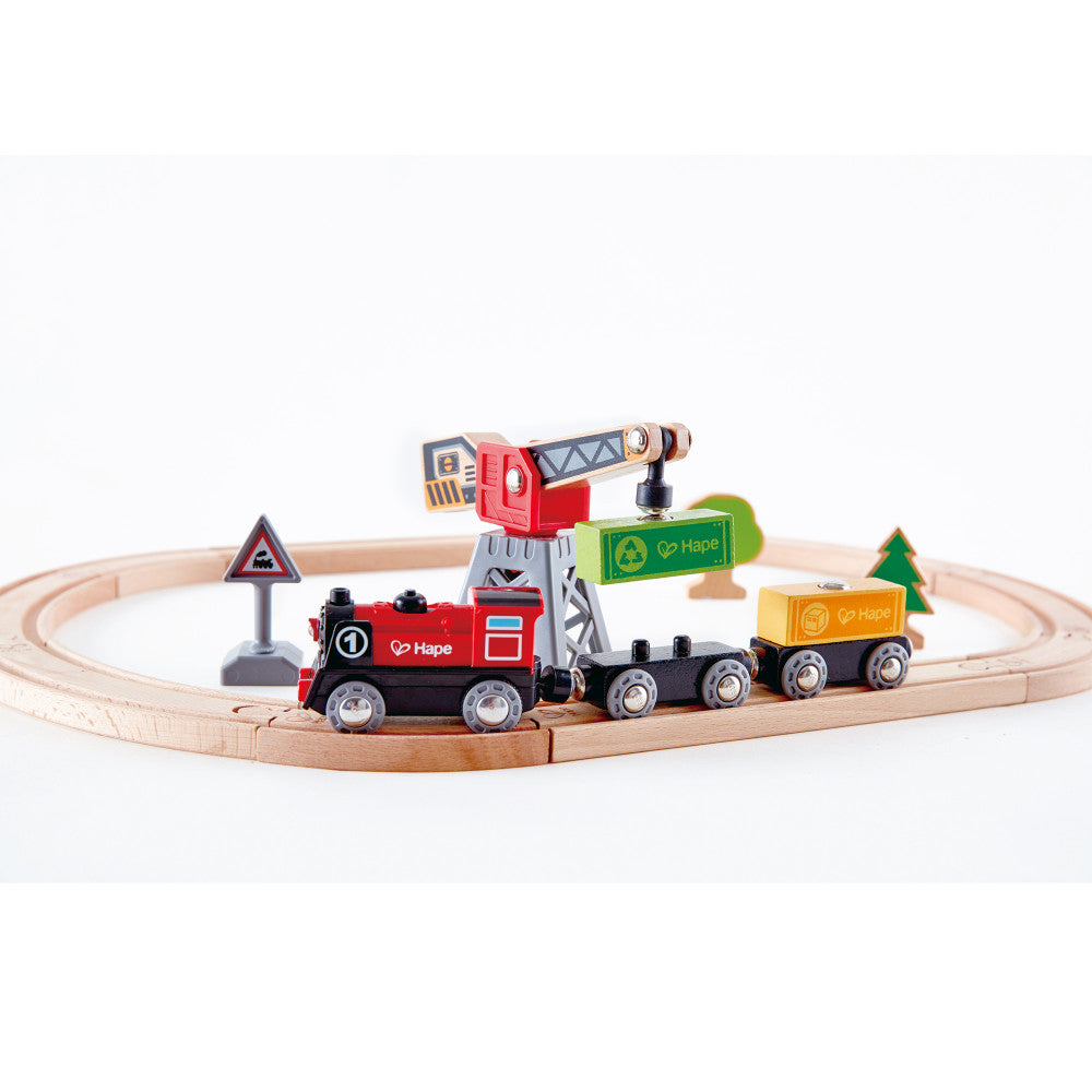 Hape: Cargo Delivery Loop - Battery Powered Engine, Oval Track Railway Set