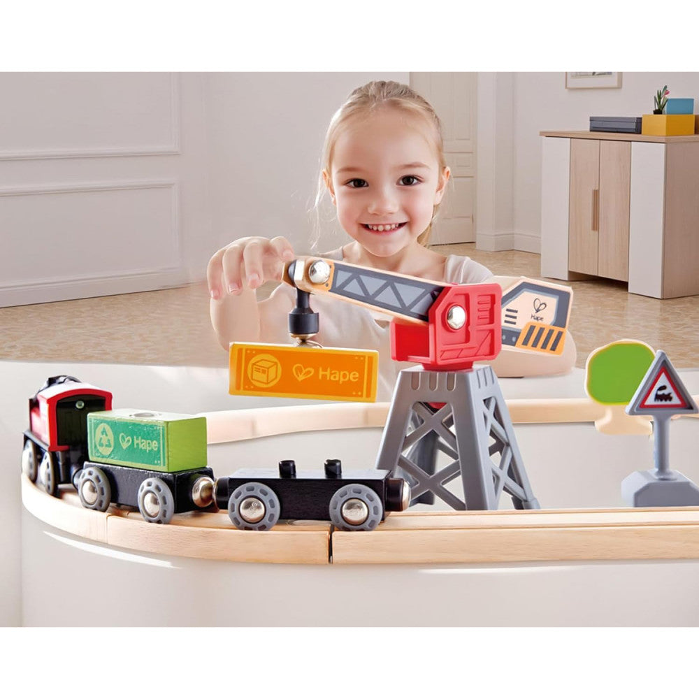 Hape: Cargo Delivery Loop - Battery Powered Engine, Oval Track Railway Set