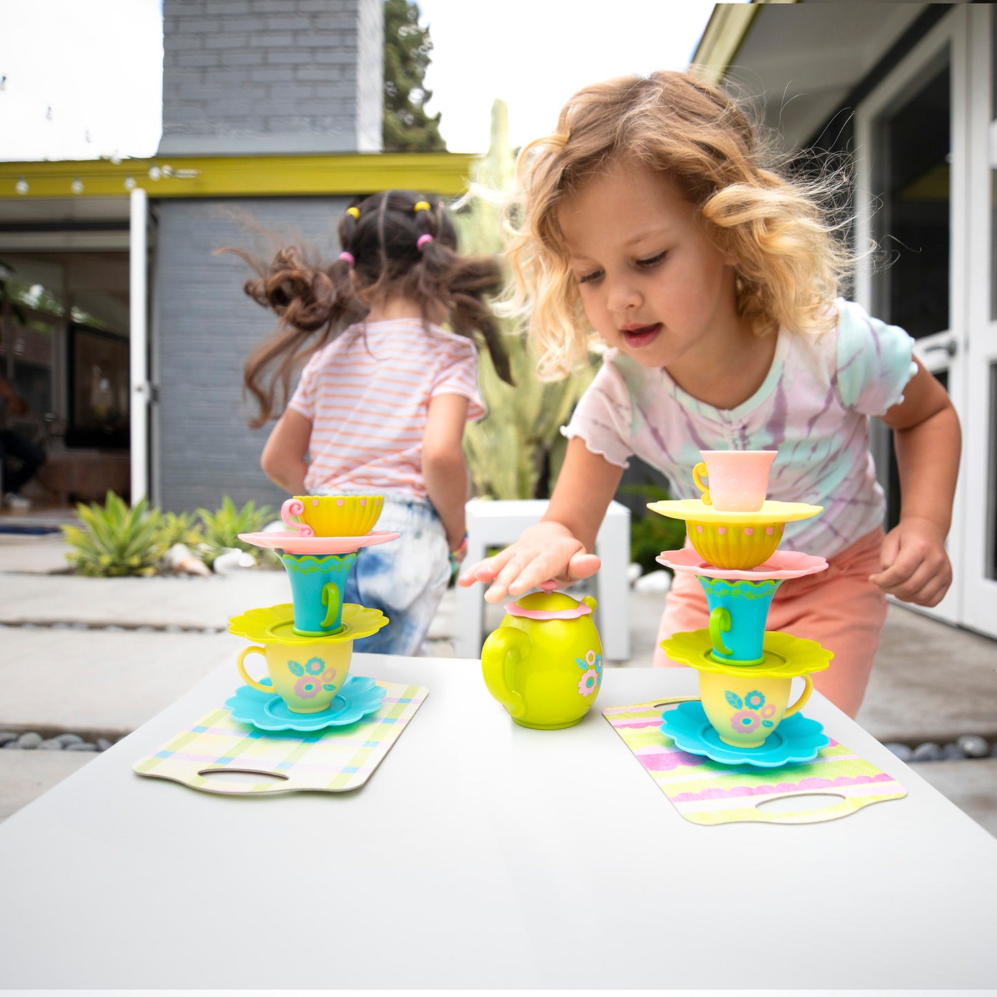 Educational Insights Teacup Pile-Up! Relay Race Game