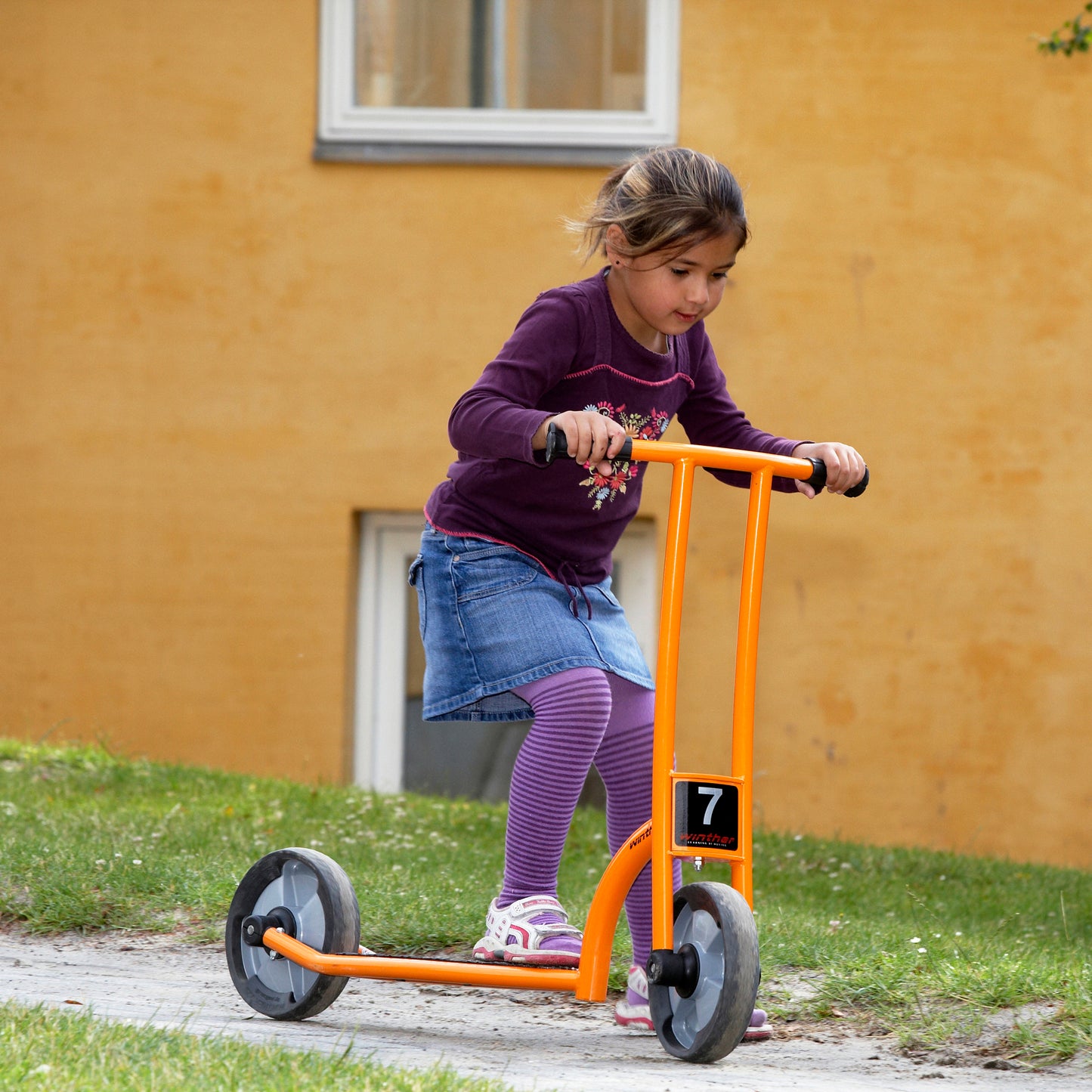 Winther Circleline Scooter: Masterful Coasting Adventure