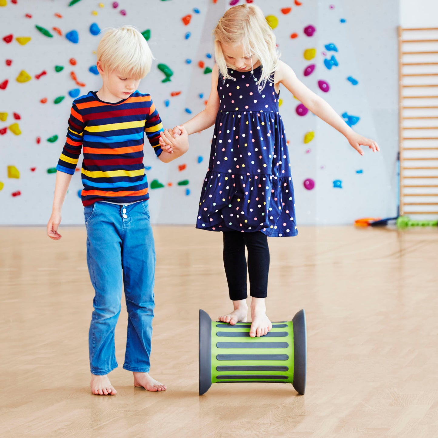 GONGE Roller with Sand for Playful Balance and Fun